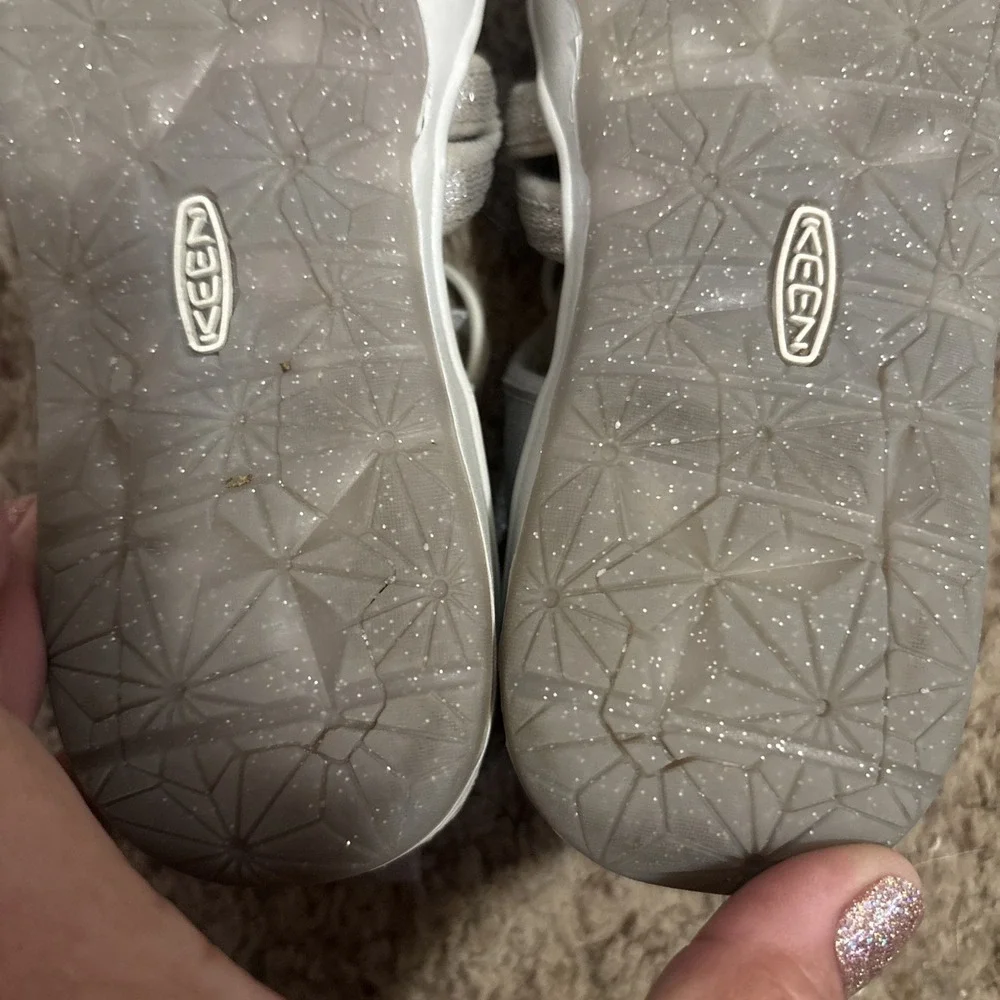 Keen Girls Moxie Sandal Waterproof Outdoor Hiking Play Shoes Water Silver Sz 1